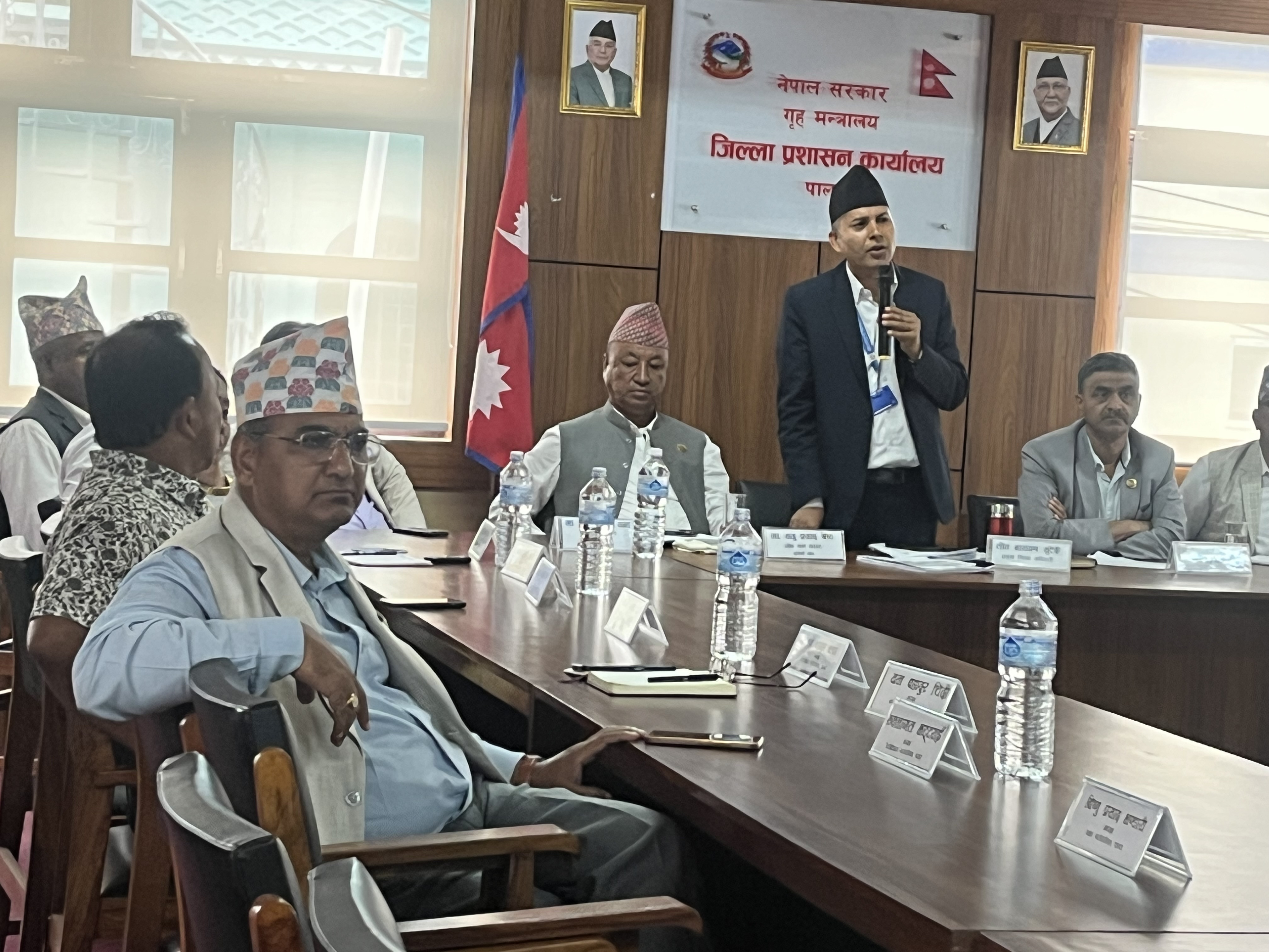 मिति २०८२ जेष्ठ २० गते जिल्ला विपद् व्यवस्थापन समितिका अध्यक्ष एवं प्रमुख जिल्ला अधिकारीको अध्यक्षतामा बसेको बैठकको क्रममा लिइएको तस्विरहरु