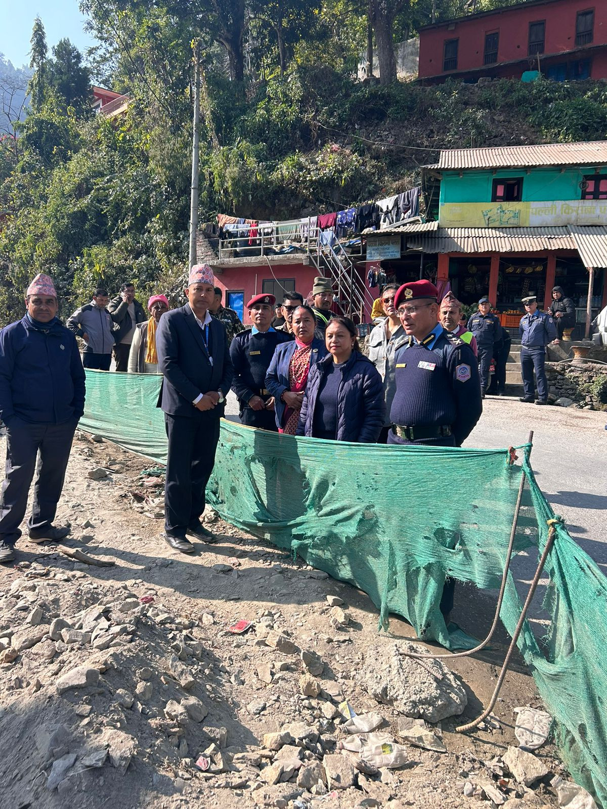 २०८१ पुष ११ गते जिल्ला सुरक्षा समिति, पाल्पाद्धारा  कालिगण्डकी कोरिडोर सडक आयोजना अन्तर्गत राम्दी सडक खण्डको  अनुगमन र सुरक्षा व्यवस्थापनको क्रममा लिइएको तस्विरहरु