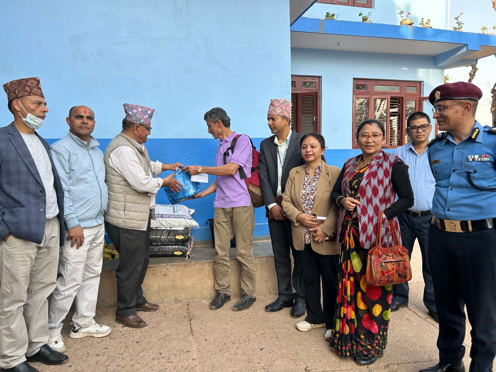 २०८१ चैत्र १५ गते बालगृह  र असहाय, अशक्त तथा ज्येष्ठ नागरिक सेवा केन्द्रको निरीक्षण अनुगमनको क्रममा लिइएको तस्विरहरु