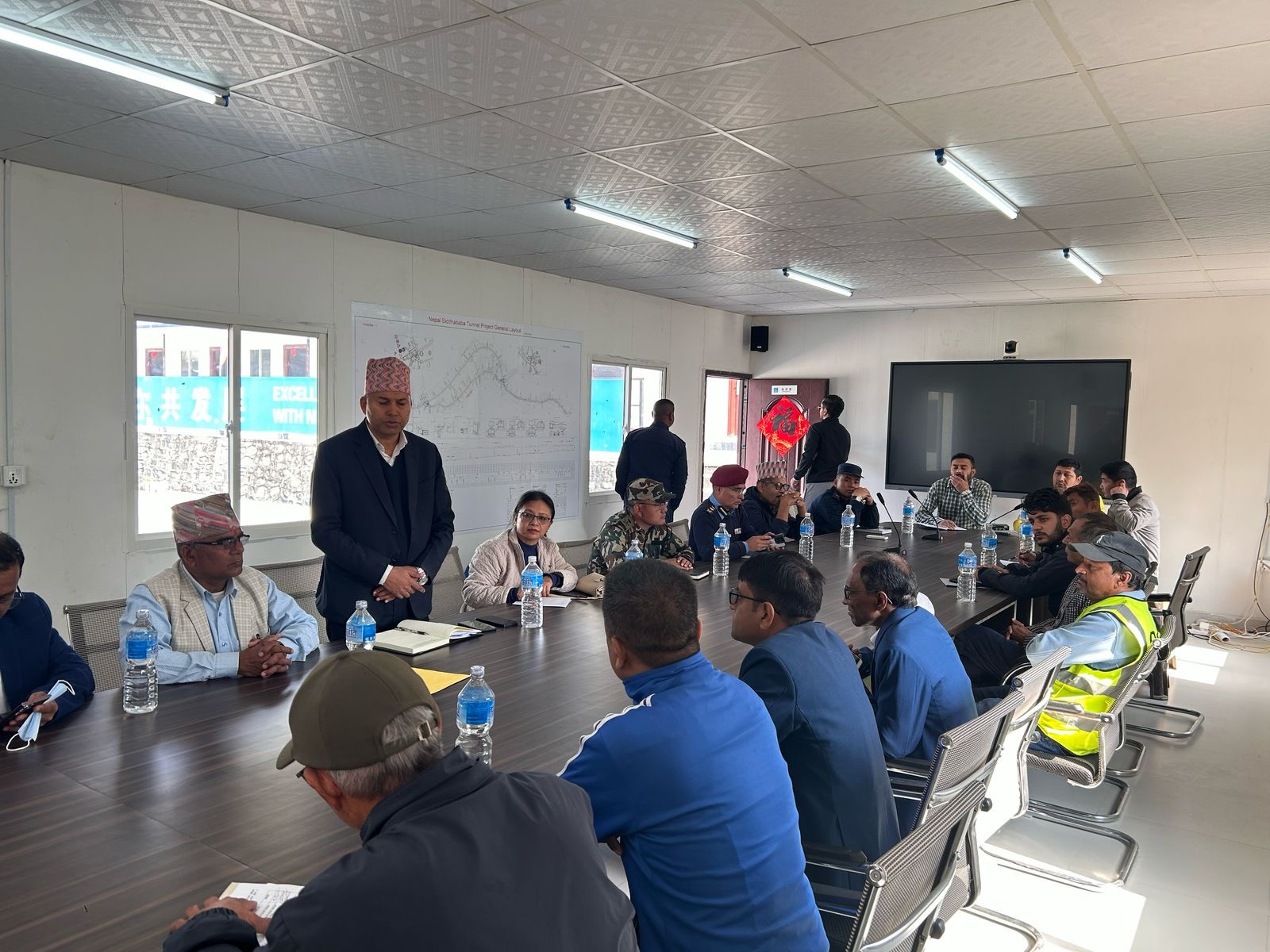 मिति २०८१।११।२१ गते प्र.जि.अ.श्री तोय नारायण सुवेदी तथा जिल्ला समन्वय समितिका प्रमुख टंकनाथ खनालको विशेष उपस्थितिमा सिद्धबाबामा निर्माण भई रहेको सुरुङ्ग मार्ग आयोजनाको स्थलगत निरीक्षण अनुगमनको क्रममा लिइएका तस्विरहरु